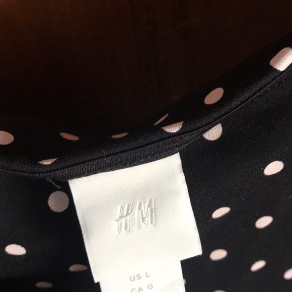 ✨️FINAL SALE✨️polka dot black ruffled sleeve blouse - size large - Picture 2 of 3